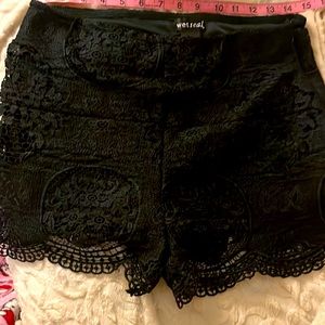 Gorgeous lace side-zip short